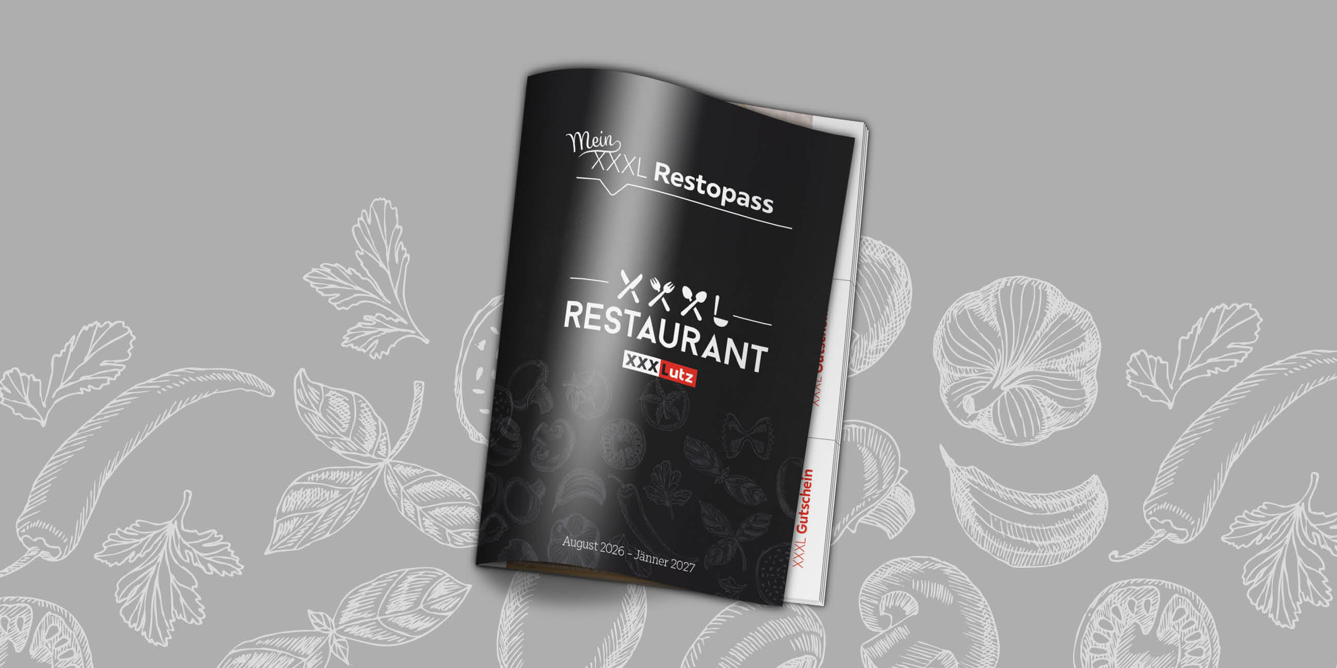 Schwarzer „Restopass“ mit Schriftzug „XXXL RESTAURANT“ vor grauem Hintergrund mit Zutaten-Illustrationen
