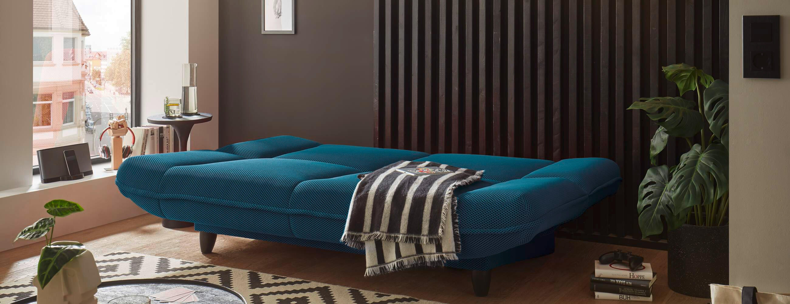 Kleines Sofa mit Schlaffunktion