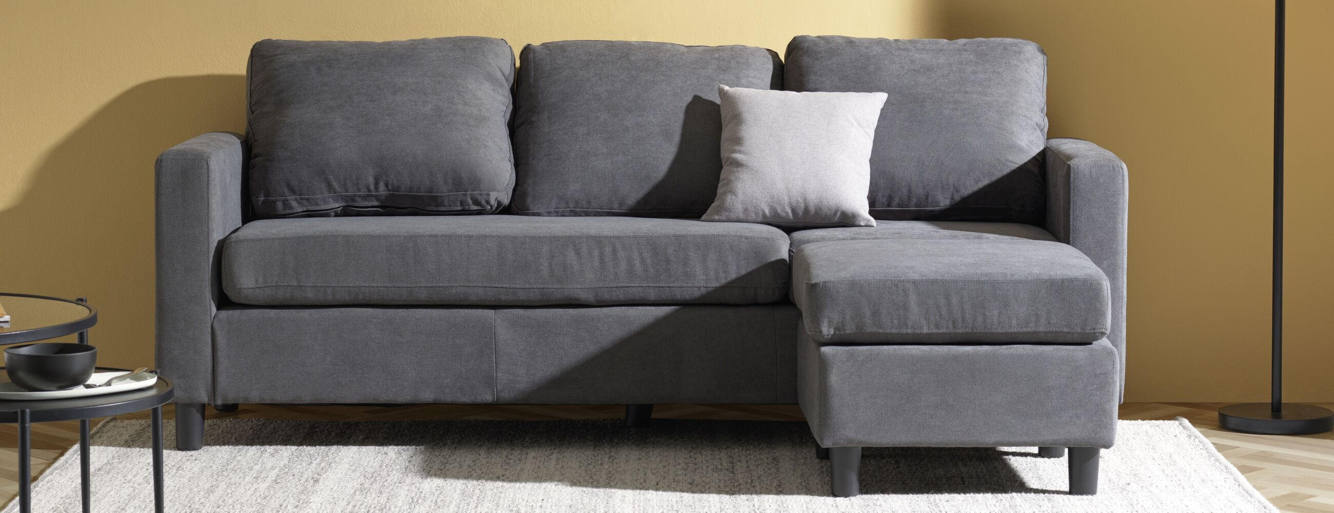 Kleines L-Sofa mit geringer Sitztiefe