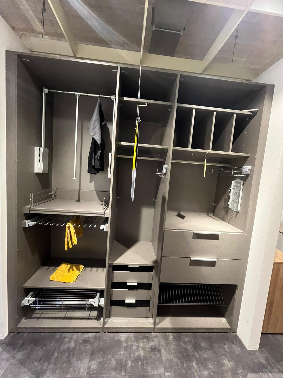 Schranksystem - Novel