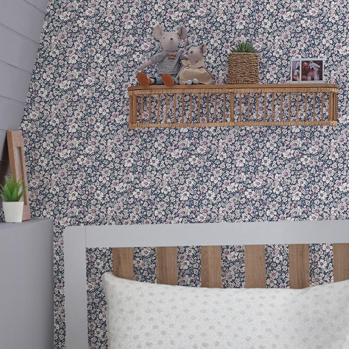 VLIESTAPETE Libby Lila | Lila | Blumen | 10mx52cm - Lila, Papier/Kunststoff (52/1000cm) - Graham & Brown