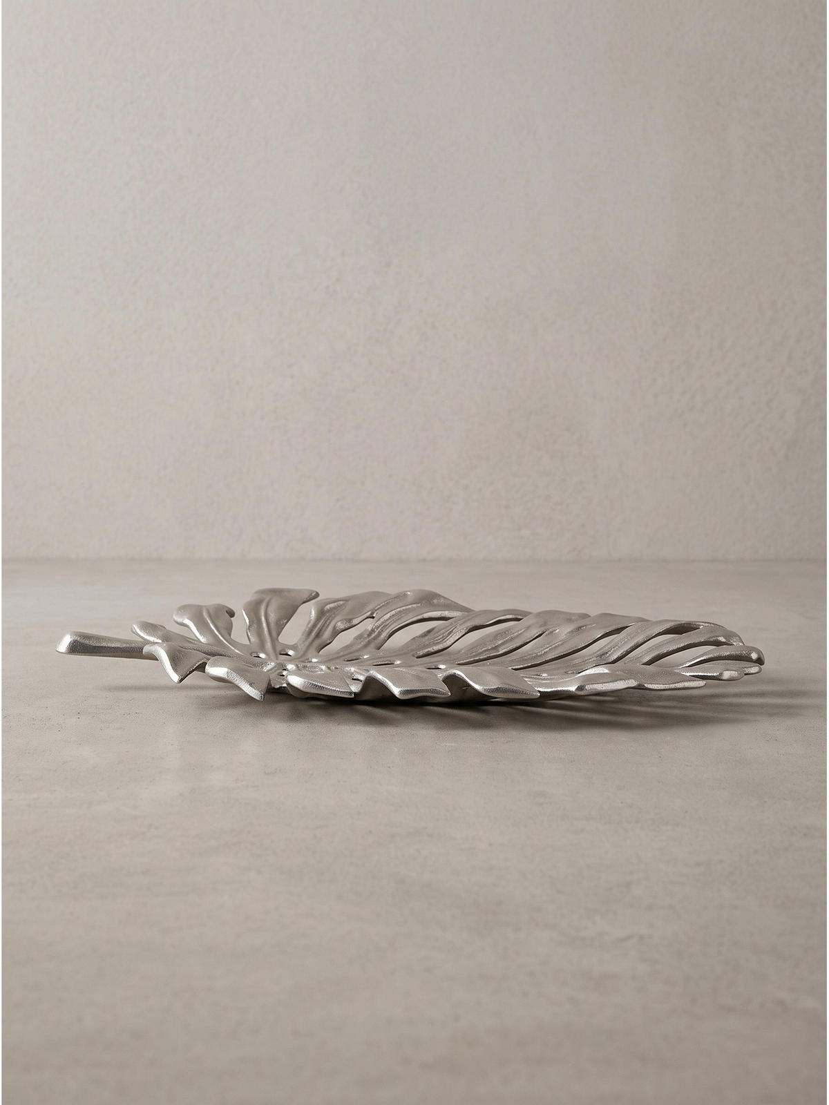 DEKOSCHALE MILNA, Aluminium, handgefertigt, Silber, 36 x 29 x 4 cm - Silberfarben, Metall (4cm) - KADIMA DESIGN