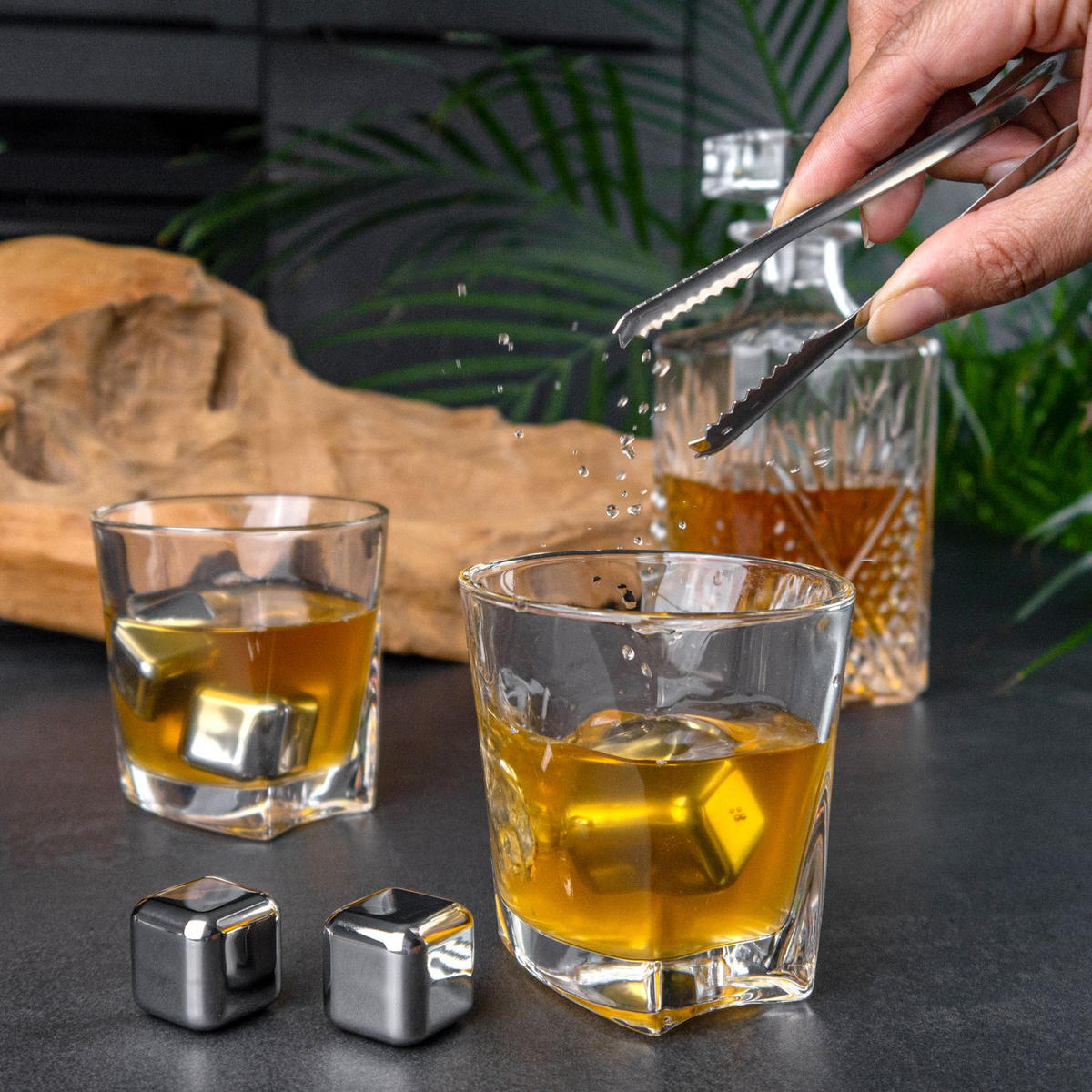 WHISKEY STEINE Eiswürfel (6 Stück) - Silberfarben, Metall (2.5/2.5/2.5cm) - Intirilife