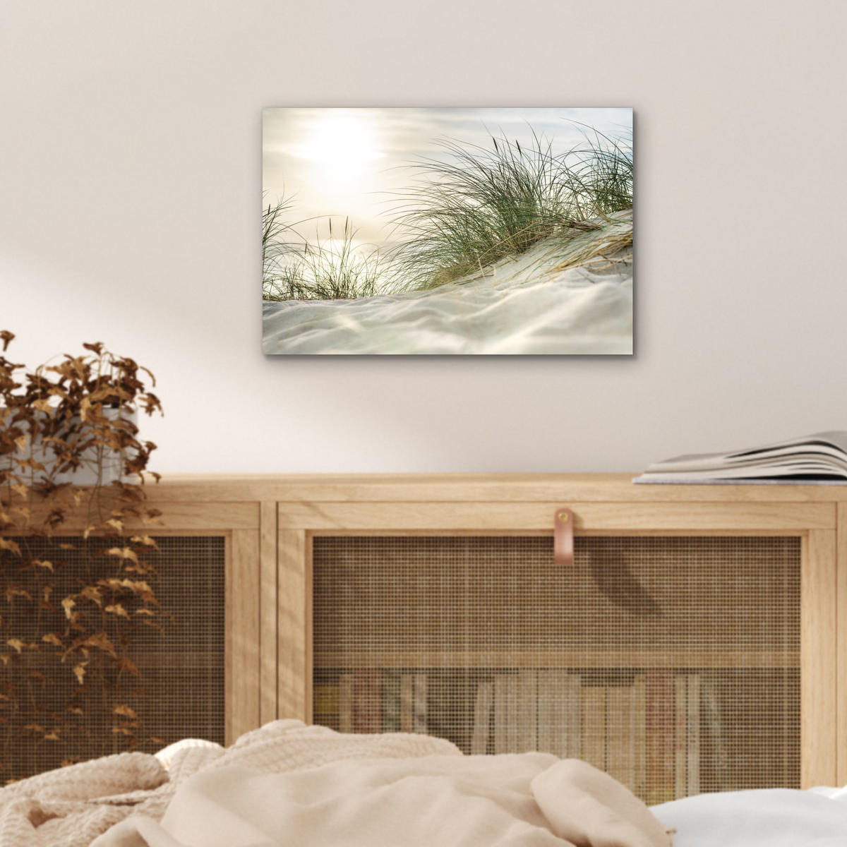 KOVOVÝ OBRAZ Duny s marramovou trávou pod slnkom nemeckého národného parku Schleswig-Holsteinisches Wattenmeer 30x20 cm - krémová, kov (30/20cm) - MuchoWow