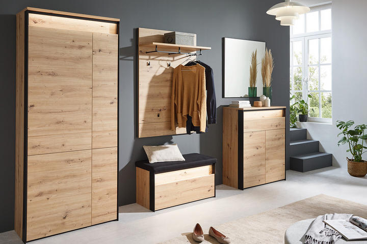 Predsieňová zostava z dreva, čierne detaily, nástenné zrkadlo, tyč s vešiakmi