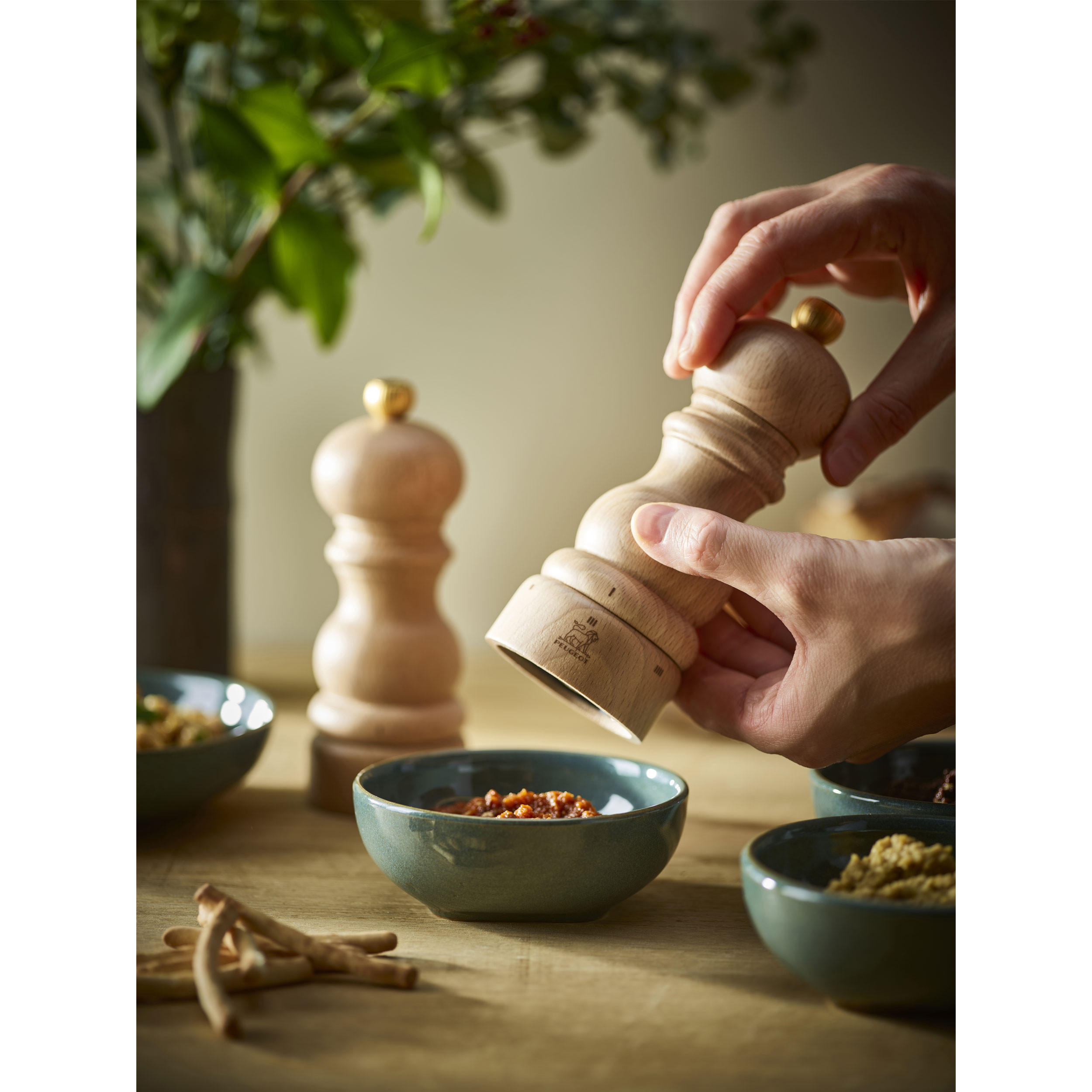 Thumbnail - Peugeot Pfeffermühle, Braun, Holz, 5.9x15x5.9 cm, Tischkultur & Servieren, Gewürzmühlen & -Streuer