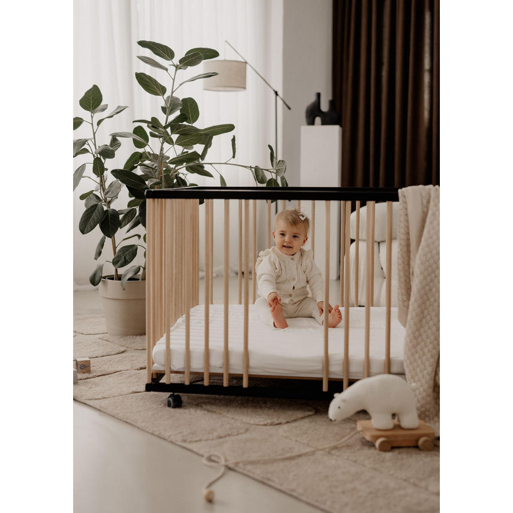Thumbnail - Sämann – make a difference. Laufgitter, Schwarz, Natur, Holz, Echtholz,Buche, 120x74x120 cm, Babymöbel, Laufstall Baby