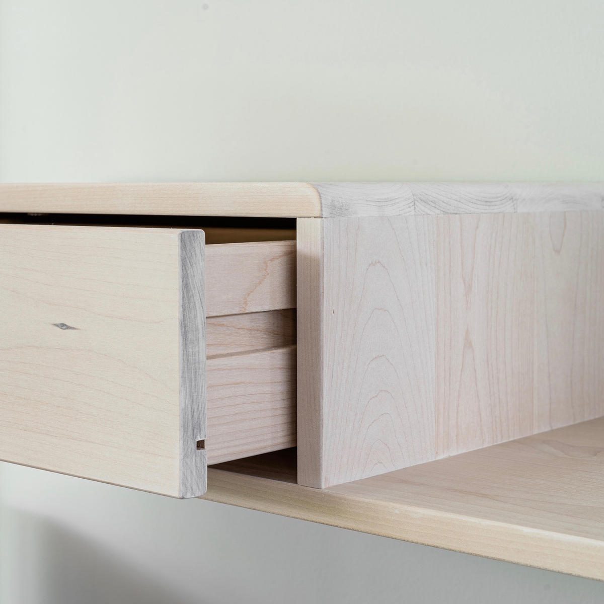 NACHTTISCH Hope mit Ablage rechts, weiße Birke, 30/65/15 cm - Weiß, Holz (65/15/30cm) - WOODEK