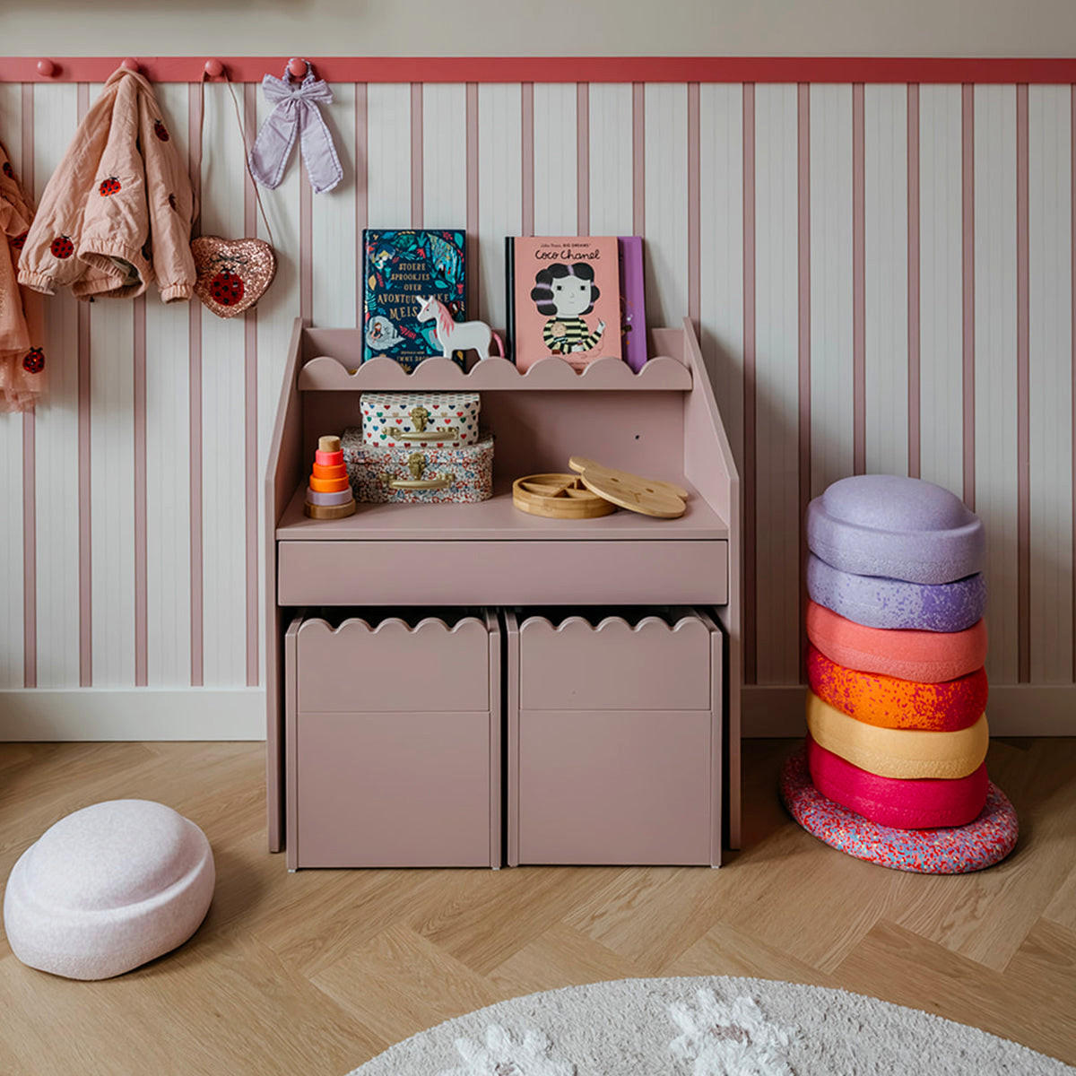 PISAĆI STOL Book Nook Ruža - pink, drvni materijal (31/35.5/31cm) - Petits-meubles