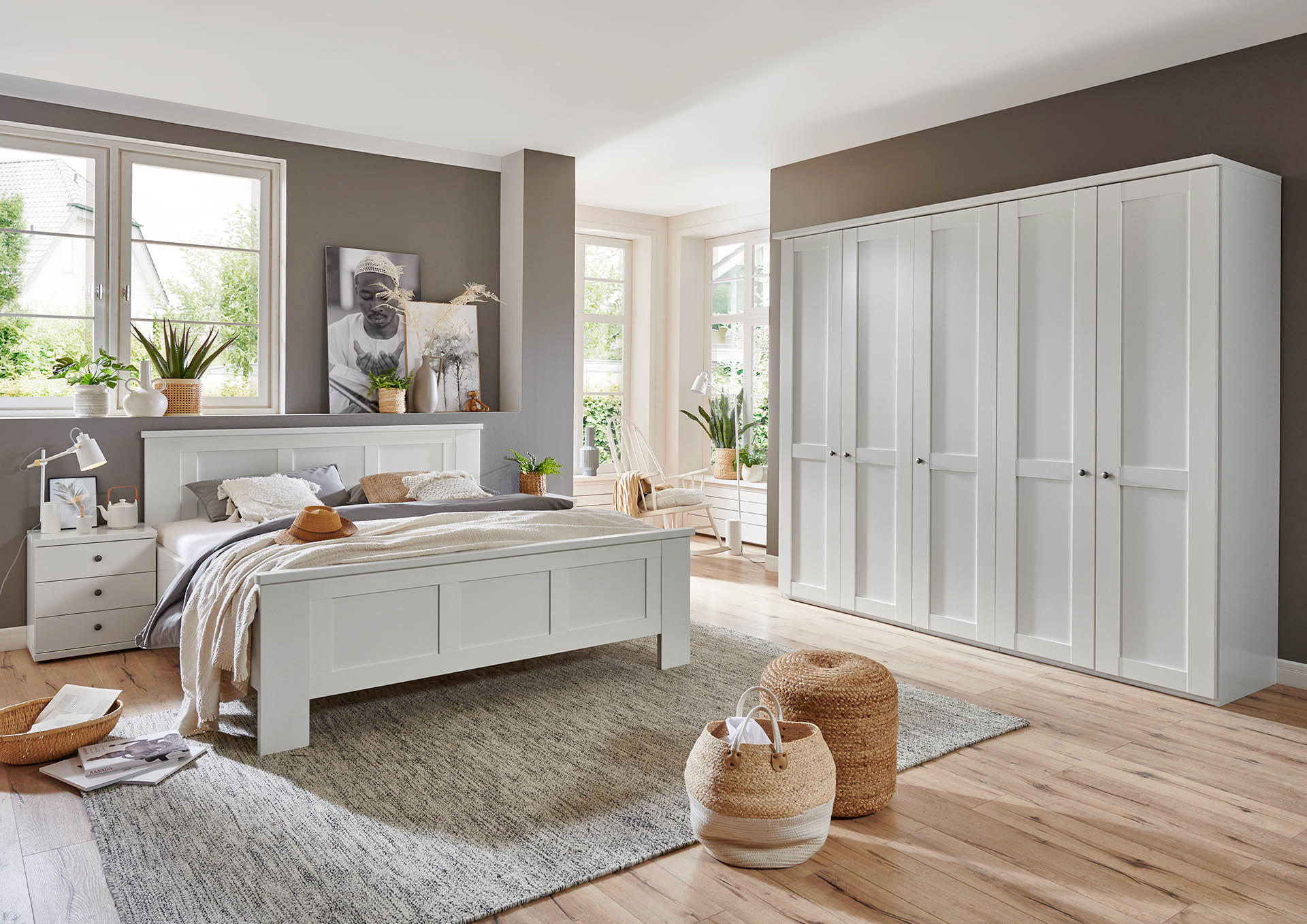 SCHLAFZIMMER Greenholm in Weiß 4 teilig mit Kleiderschrank 250cm Breite ohne Spiegel, Doppelbett 180x200cm, zwei Nachttisch - Weiß, Holzwerkstoff (80/200/120cm)