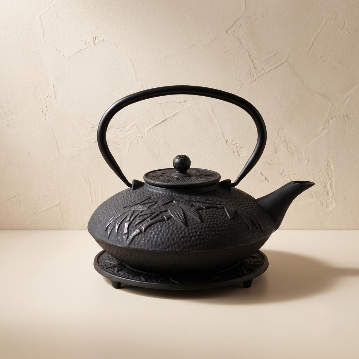 TEEKANNE Gusseisen mit Sieb Naro Schwarz 800 ml 18/22/15 cm - Schwarz, Metall (22/18cm) - AROMELIO