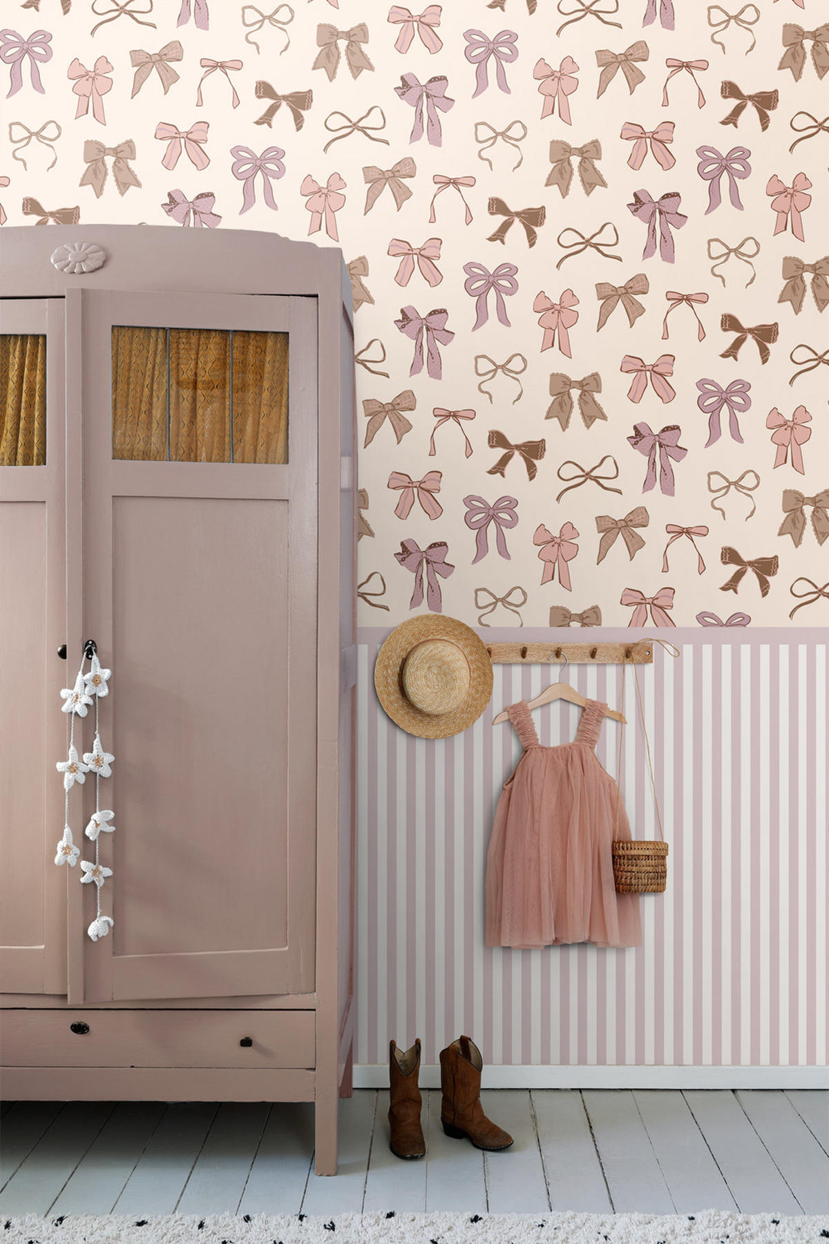 TAPETE kleine Schleifen 50 x 900 cm - Pink, Papier (50/0.1cm) - ESTAhome