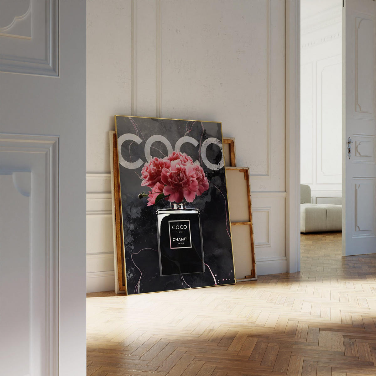 POSTER Coco Noir – Elegantes Parfüm-Flakon mit Pfingstrosen - ohne Rahmen - Schwarz/Rosa, Naturmaterialien (50/70/0.1cm) - Justgoodmood
