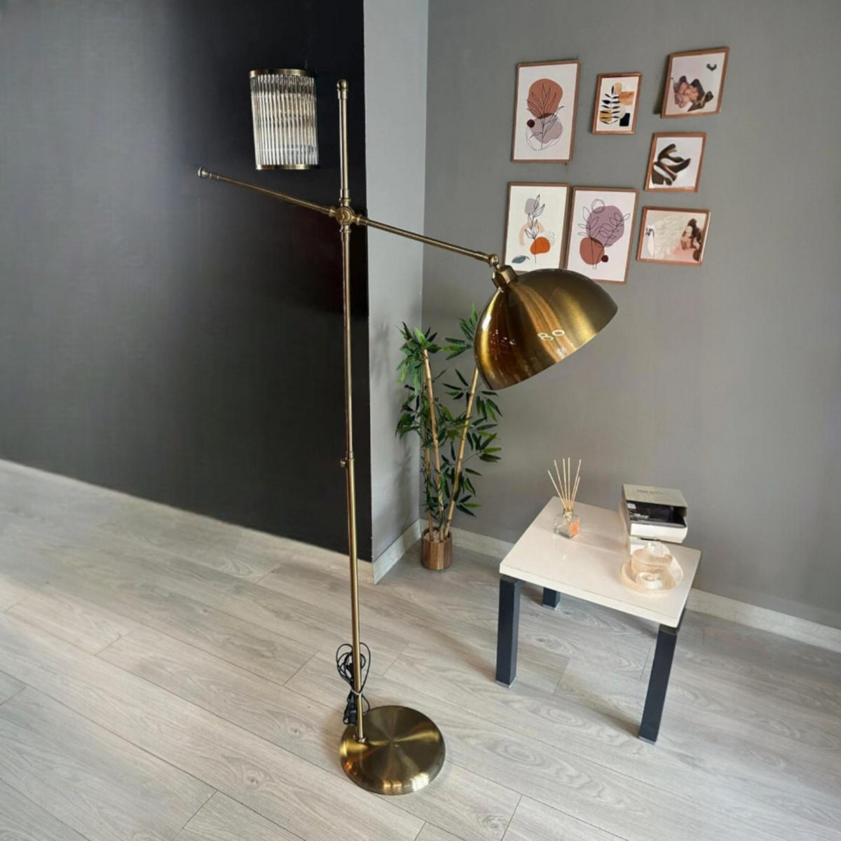 STEHLAMPE Stelan aus Metall mit E27, verstellbarer Lampenschirm - Messingfarben, Metall (37/37/171cm) - Bamyum