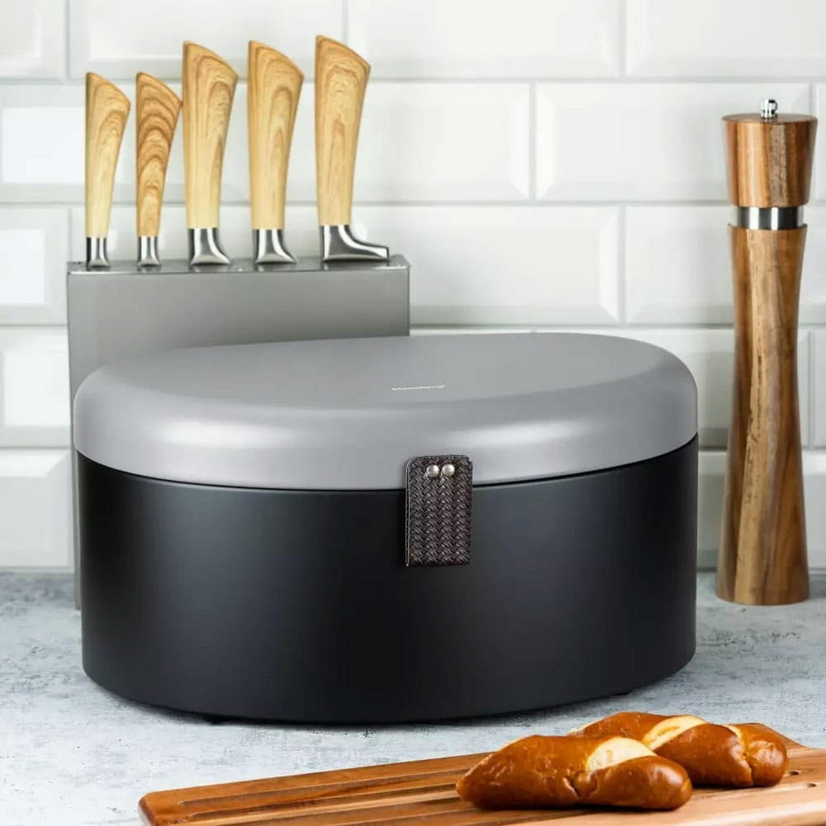 BROTKASTEN Schwarz 36/24/18.5 cm KB7576 - Schwarz, Metall (24/18.5/36cm) - Klausberg 