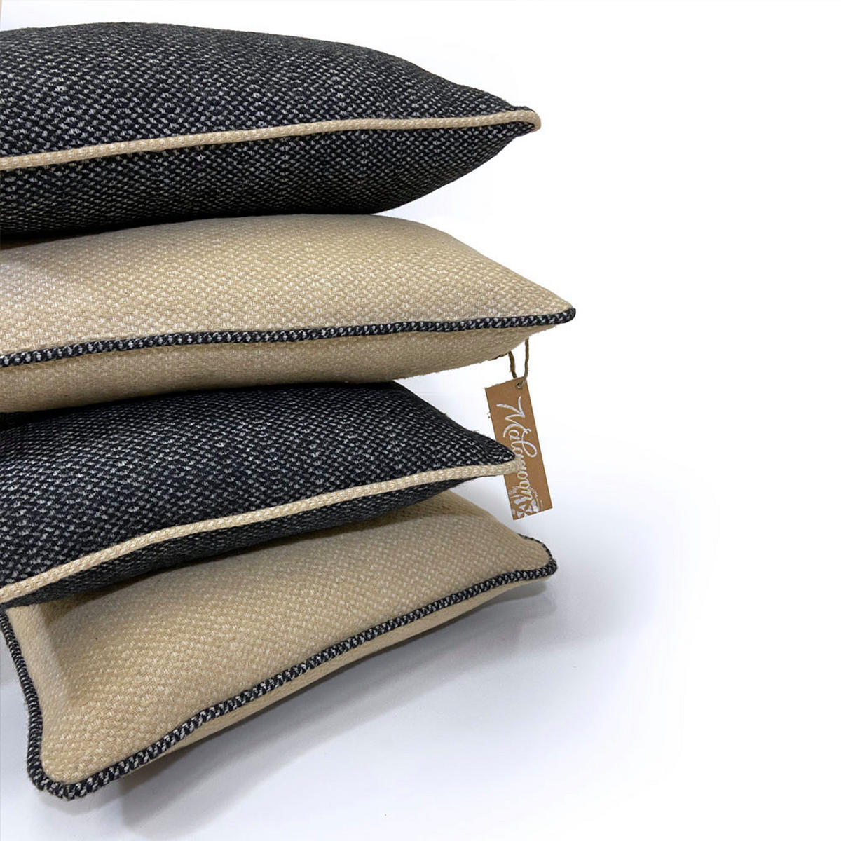 WOLLKISSEN recycelte Wolle Struktur Rabenschwarz 35x60 - Schwarz, Textil (60/35/12cm) - Malagoon