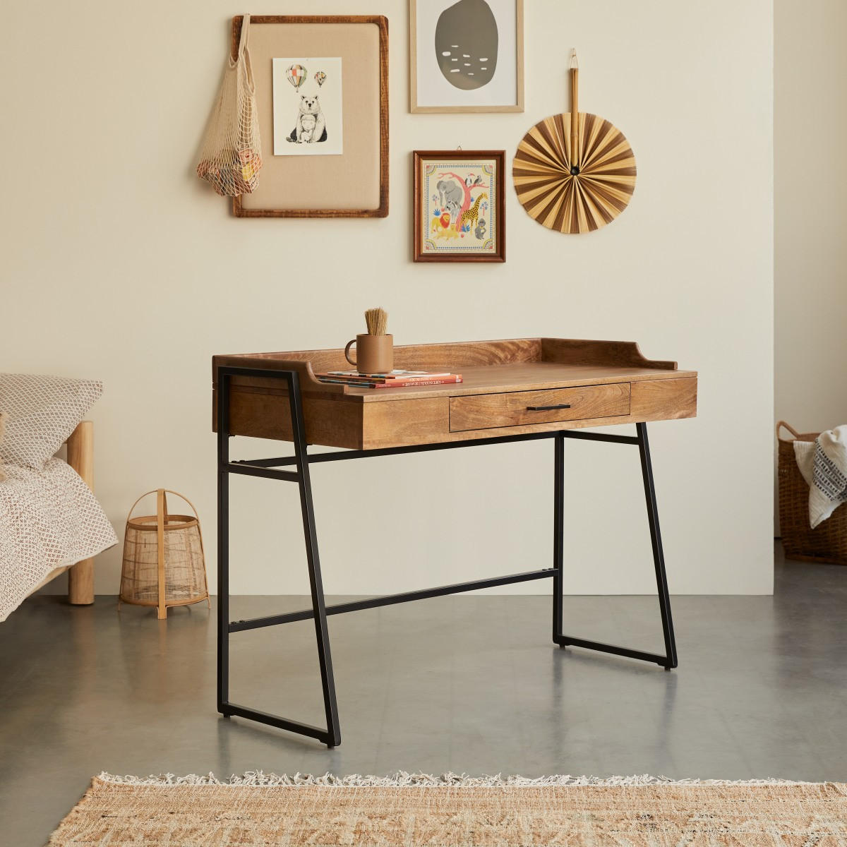 KINDER-SCHREIBTISCH Hedda Braun aus Mango - Braun, Holz (114/83/55cm) - Tikamoon