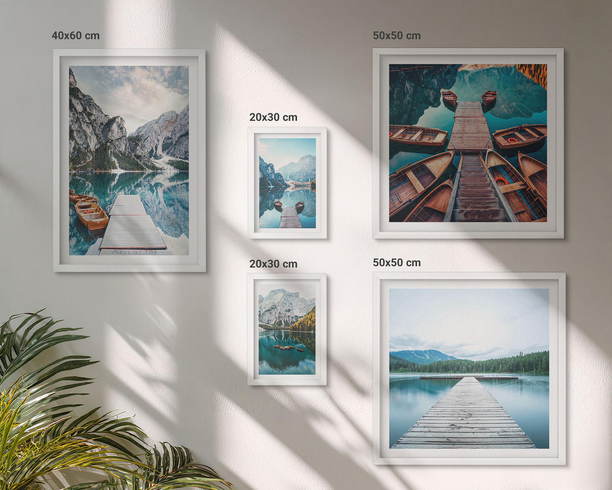 WANDBILDER 5er-Set - 50x50 cm & 20x30 cm & 40x60 cm Weißer Rahmen - Holzstege am See, Boote - Weiß, Kunststoff (40/60cm) - ArtPrintCave