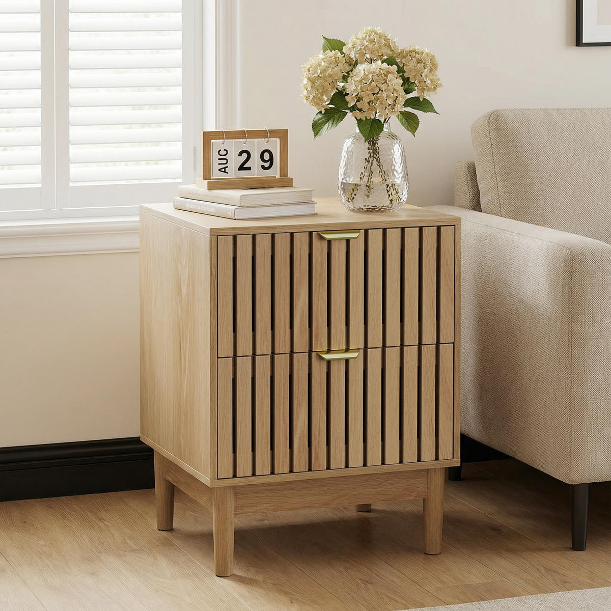 NACHTTISCH eichen-optik & latten-design mit 2 schubladen & goldgriffen - Eichefarben, Holzwerkstoff (45/56.5/39cm) - Urban Meuble