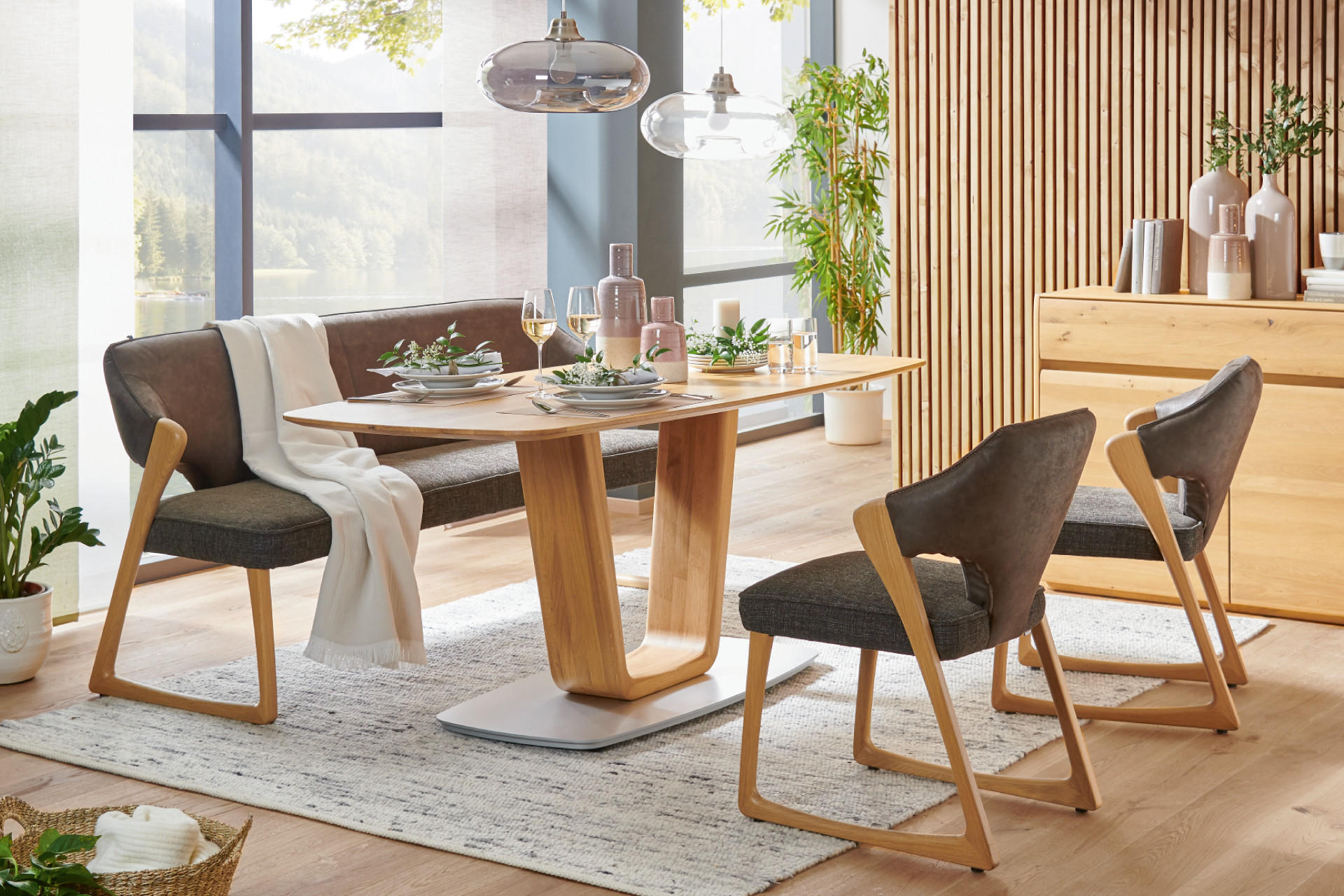 Esszimmer aus HolzmÃ¶bel