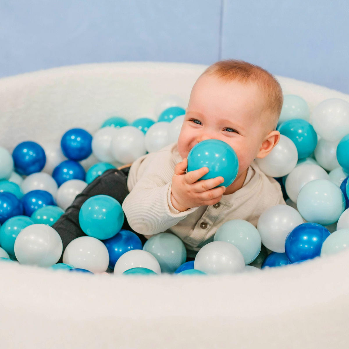 BÄLLE für Bällebad, Spielbälle, Plastikbälle für Kinder Set 50 pcs.: Grau/Perlweiß/Silber/Weiß - Weiß/Grau, Textil (7/7/7cm) - MeowBaby