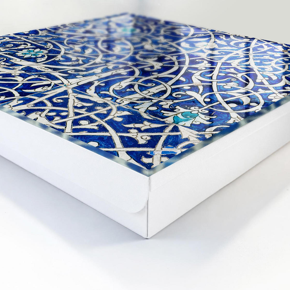 SCHLÜSSELBOX Weiß 30x30 cm – Türöffnung nach rechts - Blaue Arabeske - Blau, Metall (30/30/5cm) - TULUP