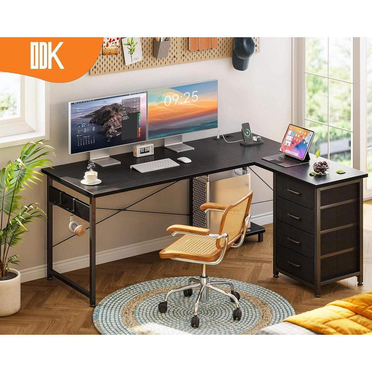 ECKSCHREIBTISCH mit Steckdose und USB 135 x 100 cm Schwarz - Schwarz, Holzwerkstoff (100/135/75.7cm)