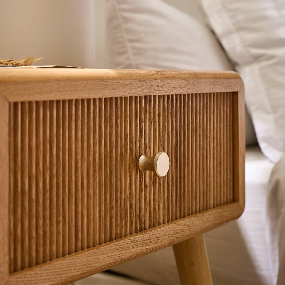 NACHTTISCH mit 1 Schublade und lamellenartiger Front 42/35/52 cm - Eschefarben, Holzwerkstoff (35/52/39cm) - Calicosy