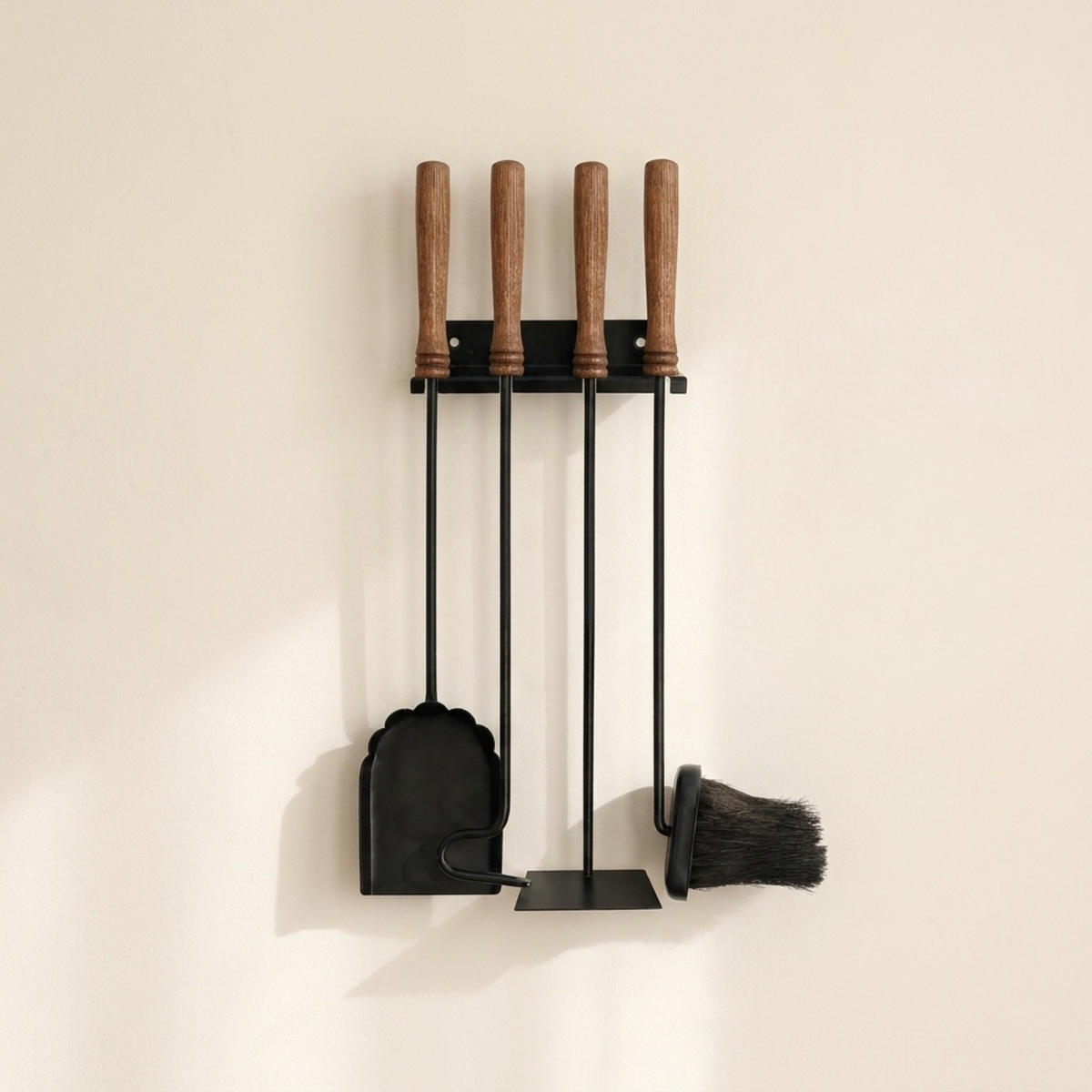 KAMINBESTECK Schwarz Braun 5-teilig - Schwarz, Holz/Metall (20/57/6.5cm) - Relaxdays