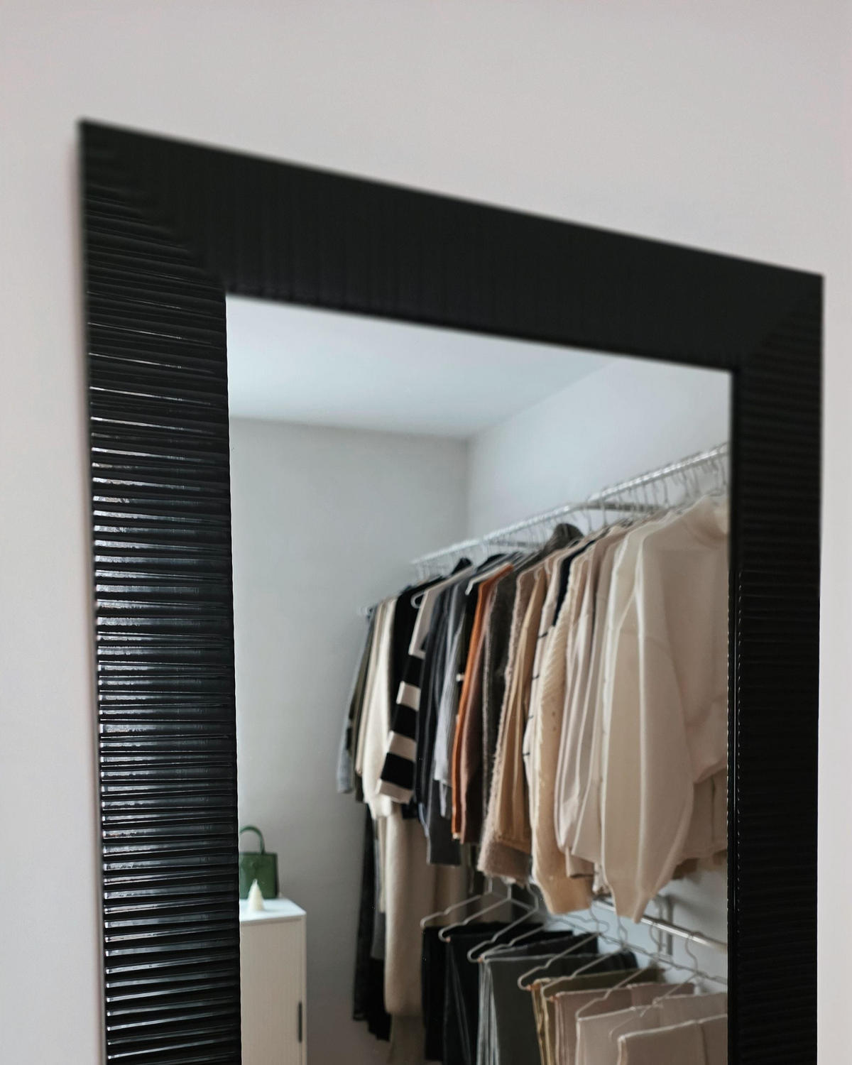 OGLINDĂ DE PERETE neagră dreptunghiulară 50/130 cm Draveil - negru, material plastic (50/130/2cm) - Beliani