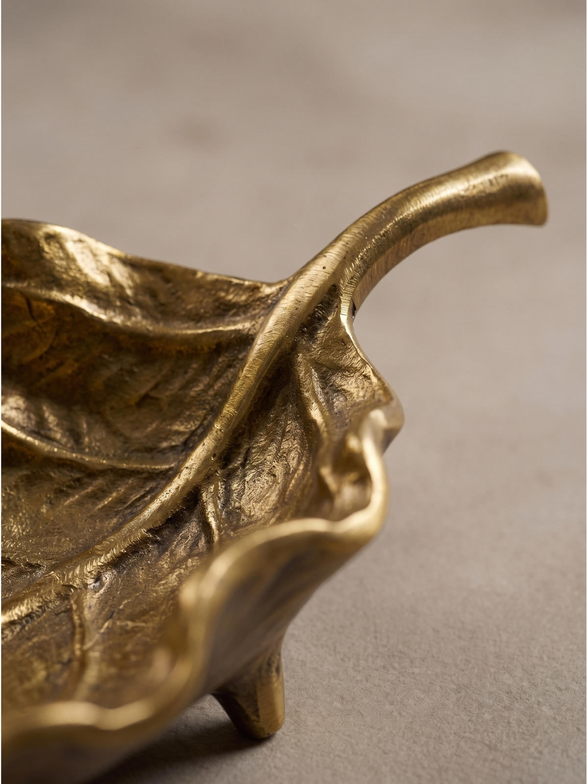DEKOSCHALE SUBIACO, Aluminium, handgefertigt, Gold, 67 x 27 x 11 cm - Goldfarben, Metall (11cm) - KADIMA DESIGN