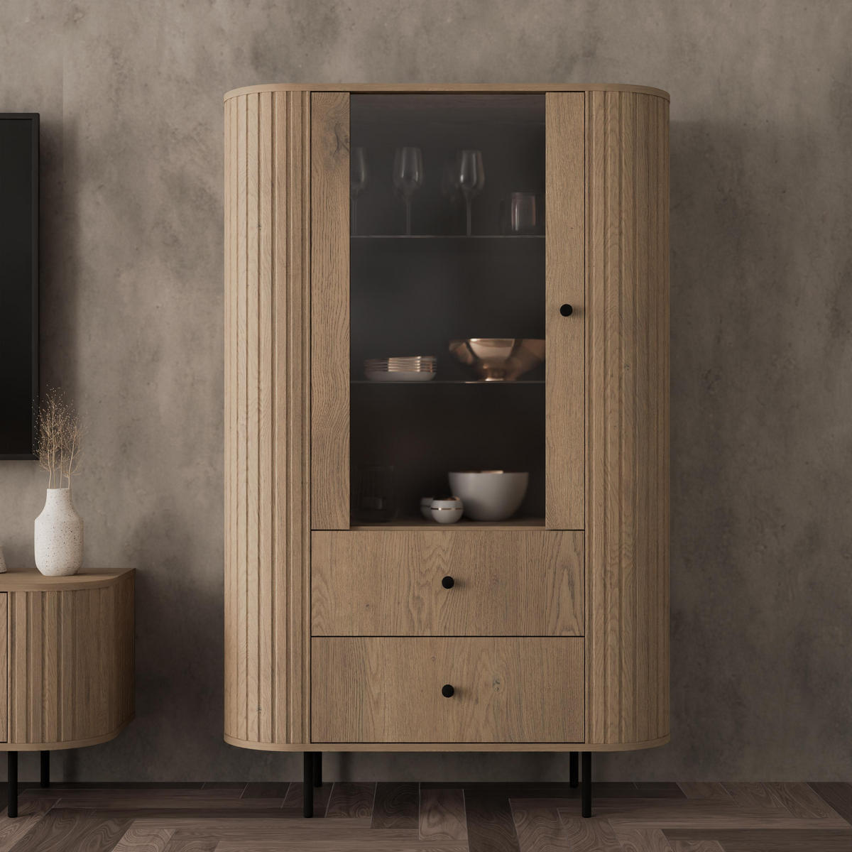 VITRINE Halay Eiche Cremona, 1 Tür & 2 Schubladen Moderne Rillenstruktur, mit runden Kanten - Eichefarben/Schwarz, Holzwerkstoff/Metall (97.4/155/42.3cm) - AX Living