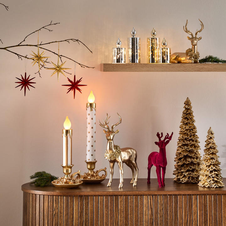 Kommode mit Weihnachtsdekoration