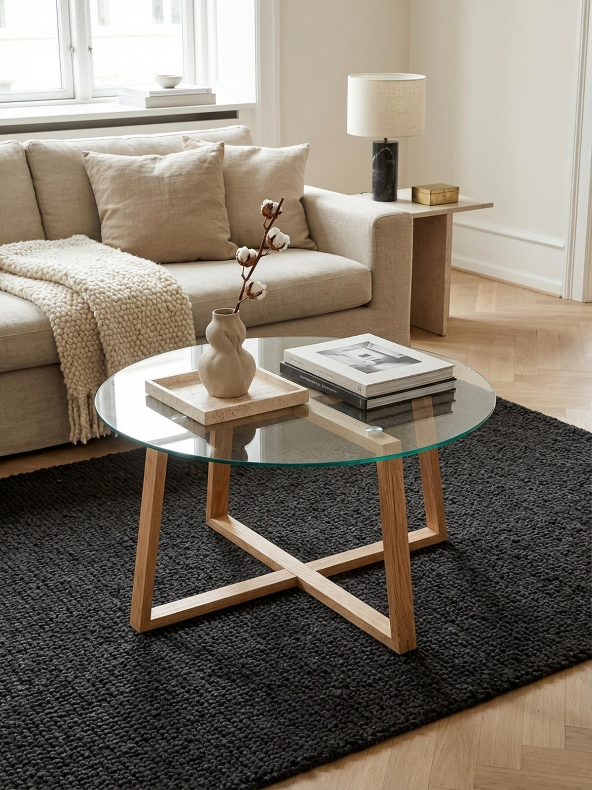 COUCHTISCH in Eiche mit transparenter Glasplatte und überkreuztem Gestell, modernes Design - Beige/Braun, Glas/Eichenholz (78/78/41cm) - KADIMA DESIGN