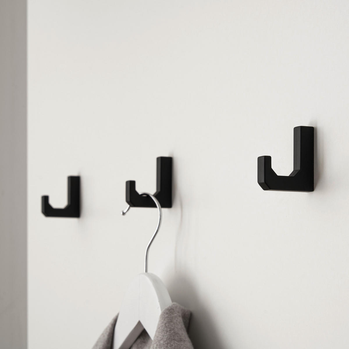 GARDEROBENPANEEL weiß 79 cm, Wandgarderobe mit Kleiderstange - Weiß Hochglanz, Holzwerkstoff/Metall (79/89/25cm) - Furn.Design