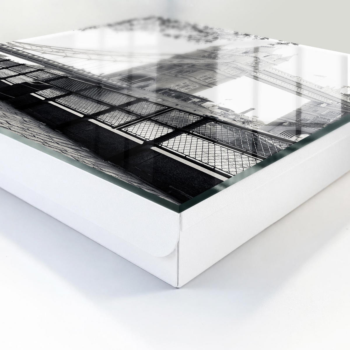 SCHLÜSSELBOX Weiß 30x30 cm – Türöffnung nach rechts - gotische Brücke - Multicolor, Metall (30/30/5cm) - TULUP