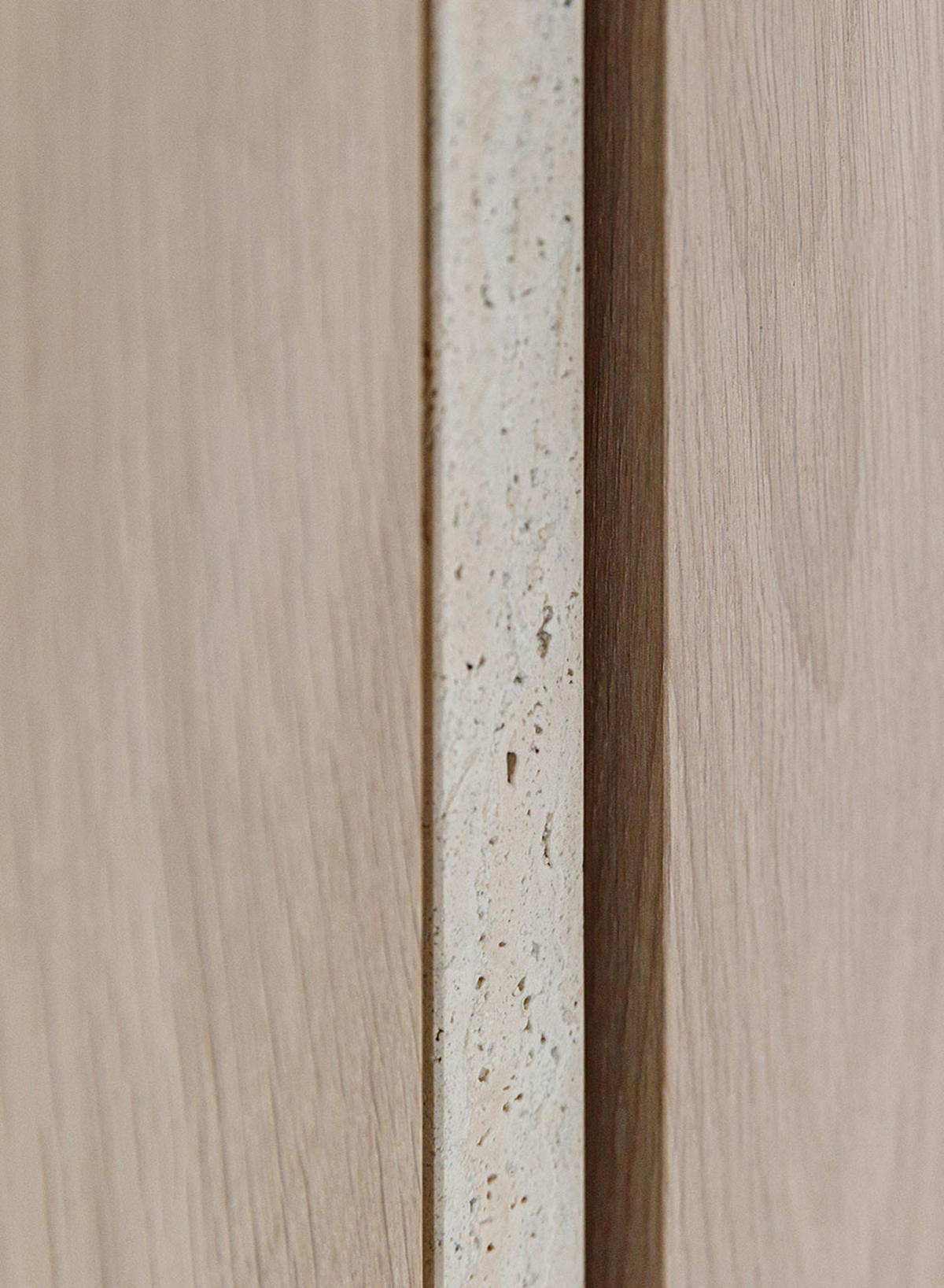 LOWBOARD Travertino Wildeiche gebleicht / Travertin Naturstein 180 / 46 / 56cm - Wildeiche, Holz (180/56/46cm) - Feldmann-Wohnen