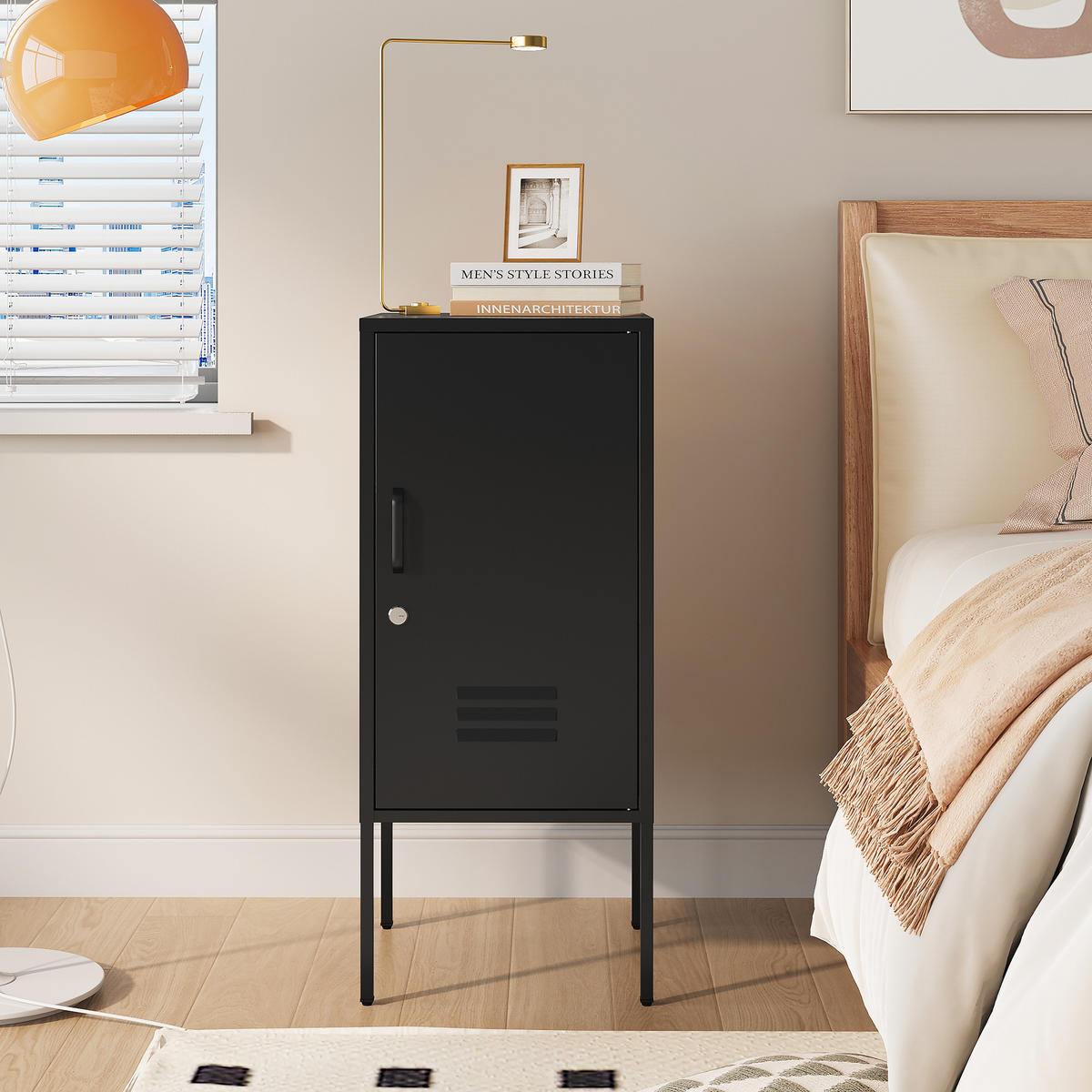 NOČNÍ SKŘÍŇ Hausjärvi - černá, kov (35/82/35cm) - [en.casa]