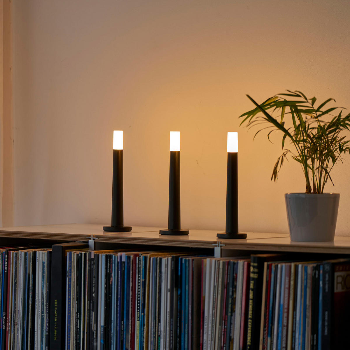 LED-STABKERZEN - dimmbar in warmweiß mit induktiver Ladeschale und Touchtaste für Innen und Außen, 3er-Set - Schwarz, Kunststoff (24/29.5/10.3cm) - Northpoint