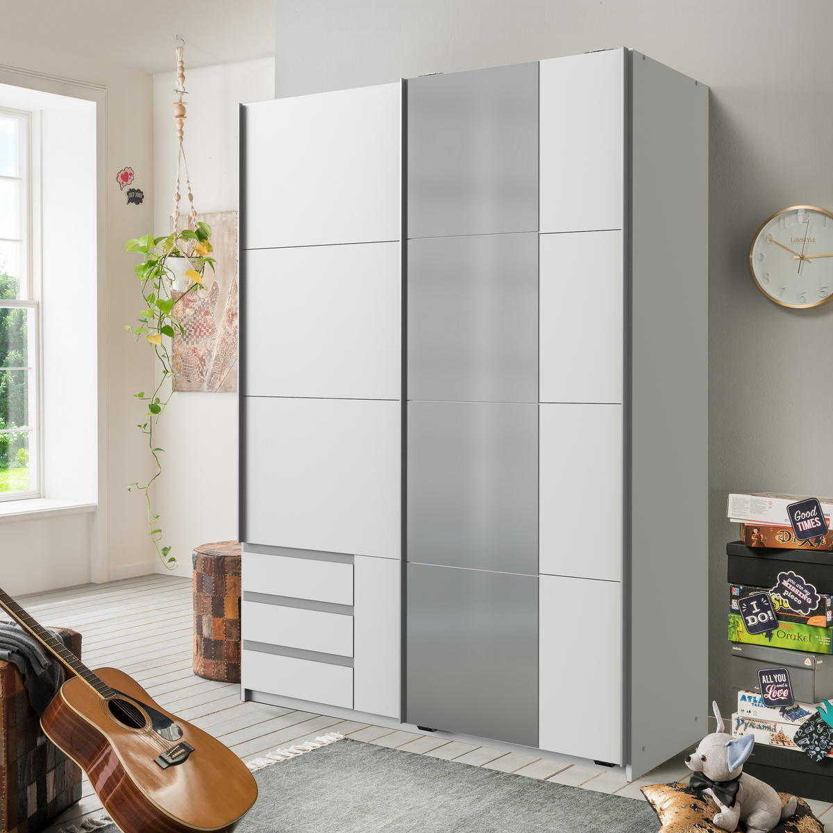 KLEIDERSCHRANK Emden in Weiß - Schwebetürenschrank Breite 135 cm mit Spiegel - Silberfarben/Weiß, Holzwerkstoff (135/198/65cm)