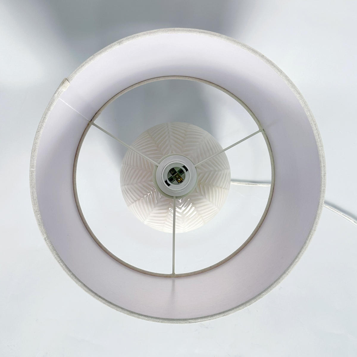 STOL. lampa - biela, kov/textil (30/30/42cm) - Relaxdays