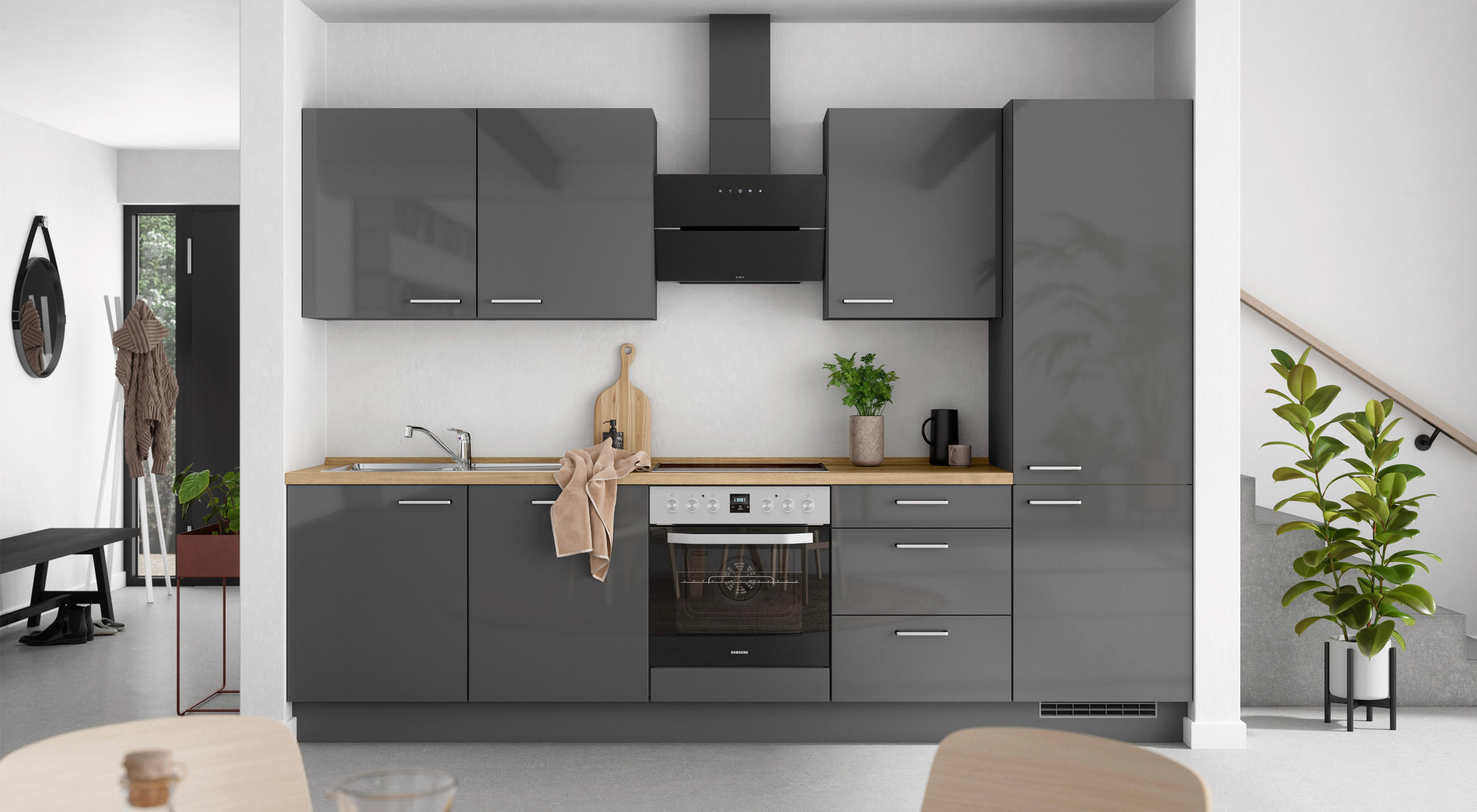 Dunkle Küchenzeile mit Front aus hochglanz 