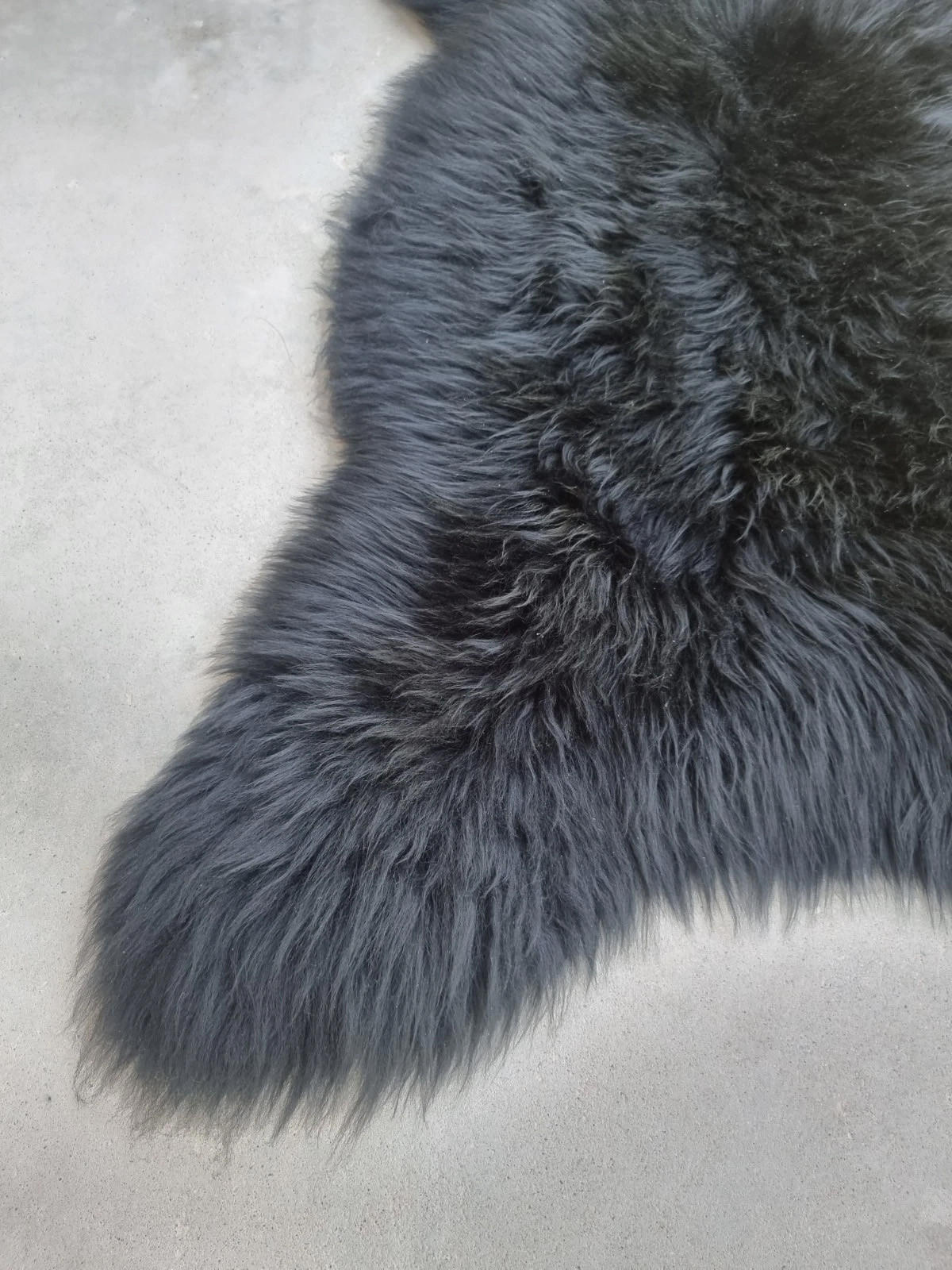 SCHAFFELL Premium Lammfell Natur ungeschoren weiche Wolle Schwarz dyed ca. 115 cm - Schwarz, Fell (65/115cm) - Provellus