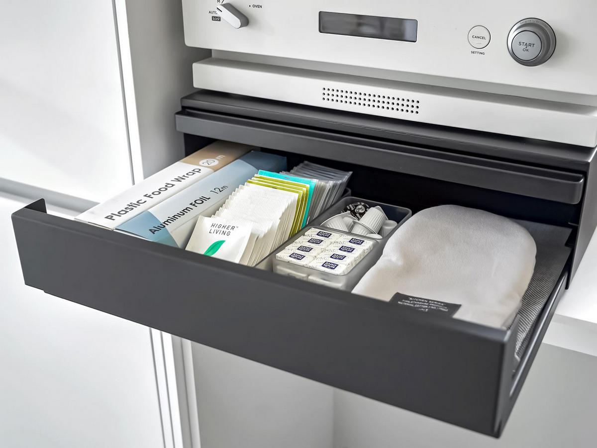 ARBEITSPLATTEN-AUSZIEHTABLETT Tower schwarz 45/13/37 cm mit 1 Schublade - Schwarz, Metall (45/13/37cm) - Yamazaki