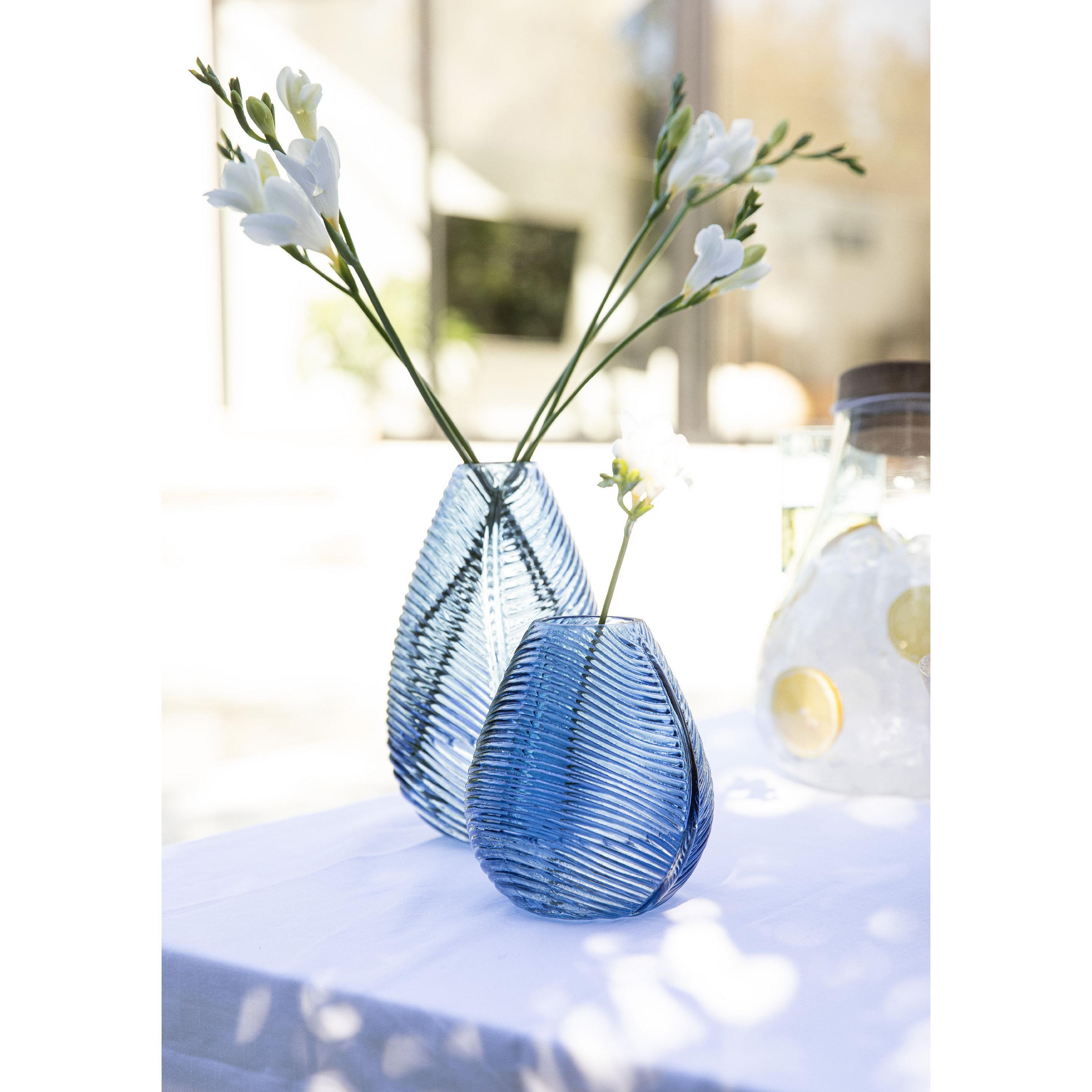 GLASVASE Chelsea mit Blattdesign - Blau, Glas (15cm) - Ladelle