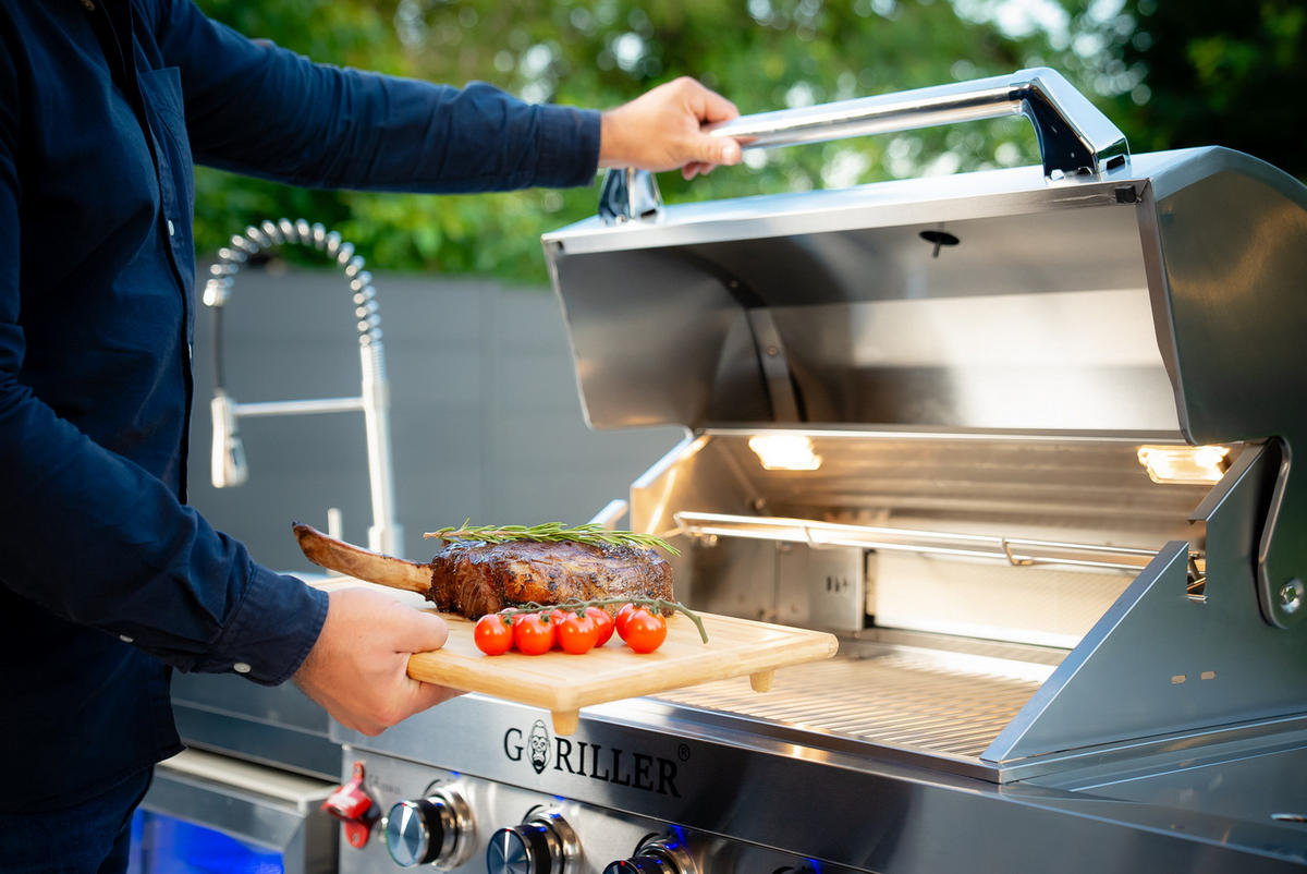 GORILLER® SILVERBACK S1 Outdoor-Küche, Gasgrill mit Kühlschrank-Waschbecken-Kombination, Edelstahl, Silber - Schwarz Hochglanz, Metall (217/90/58cm) - Goriller