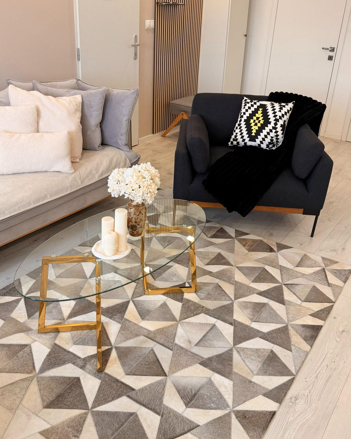 KURZFLOR-TEPPICH Alaka 200/140 cm - Grau, Fell (140/200cm) - Beliani
