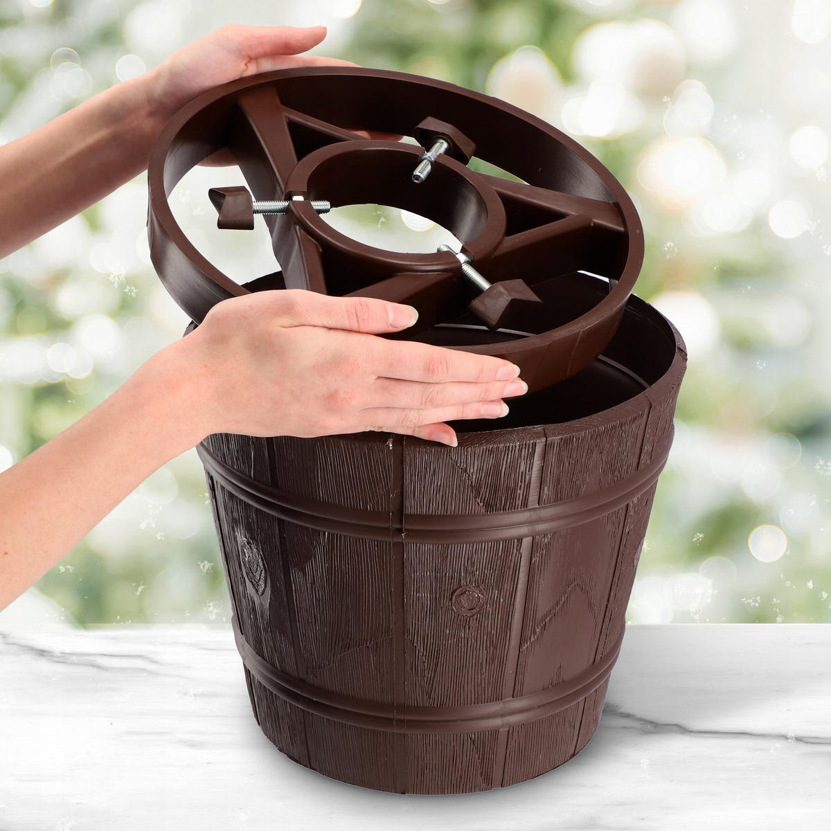 KADAX Großer Weihnachtsbaumständer für einen echten Weihnachtsbaum, Blumentopfbaum, 2,8 m - Braun, Kunststoff (29.5cm) - KADAX