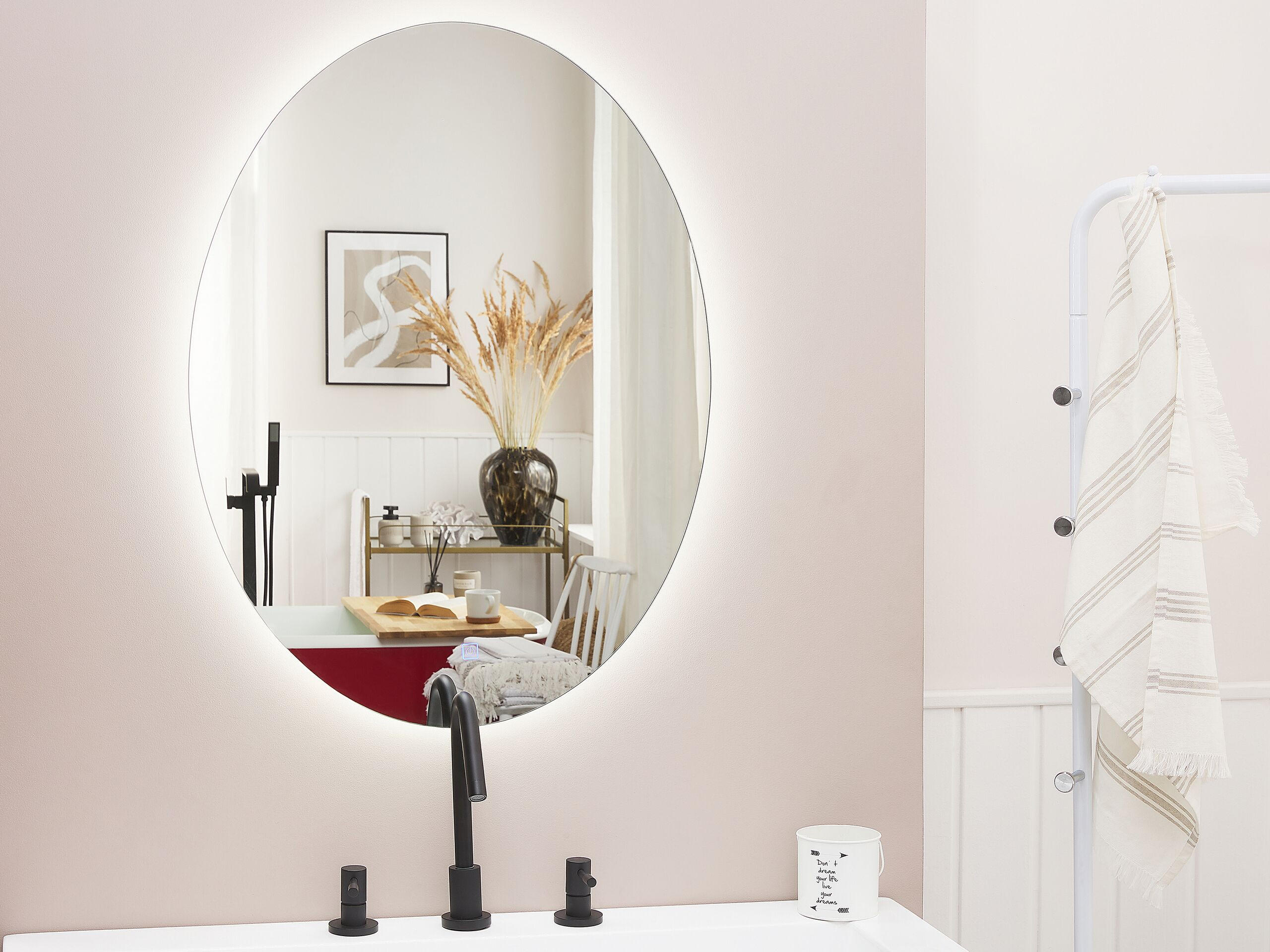 BADSPIEGEL mit LED-Beleuchtung oval 60/80 cm Mazille - Silberfarben, Glas (60/80/3cm) - Beliani