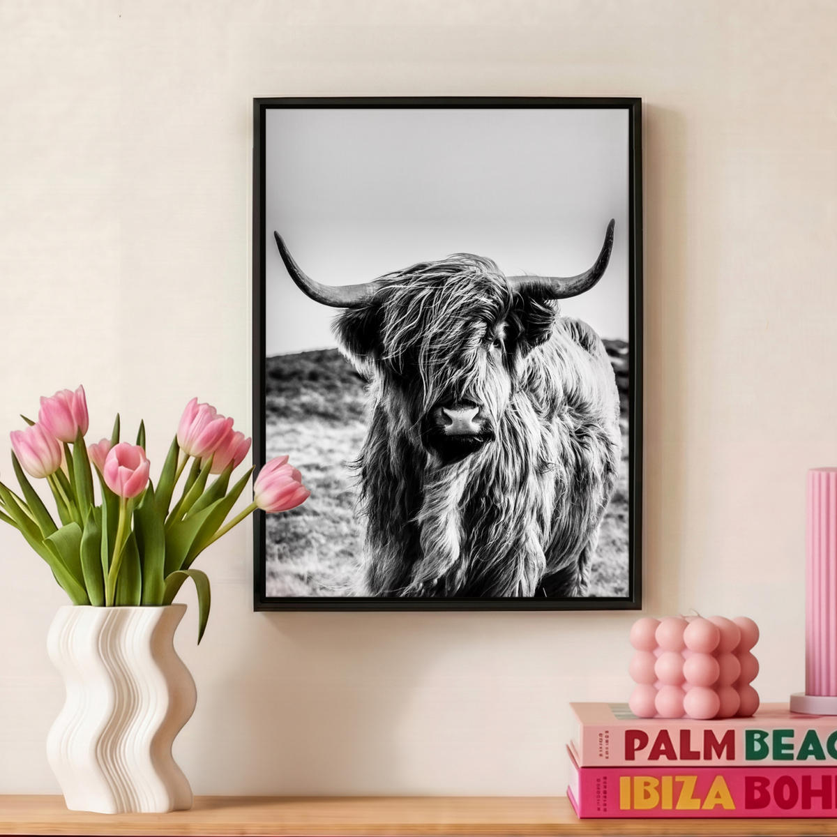 LEINWAND Bilder mit Rahmen - Kuh - Schottischer Hochländer - Schwarz - Weiß - Tier - Natur - Wildtiere - 30x40 - Schwarz, Textil (30/40cm) - MuchoWow